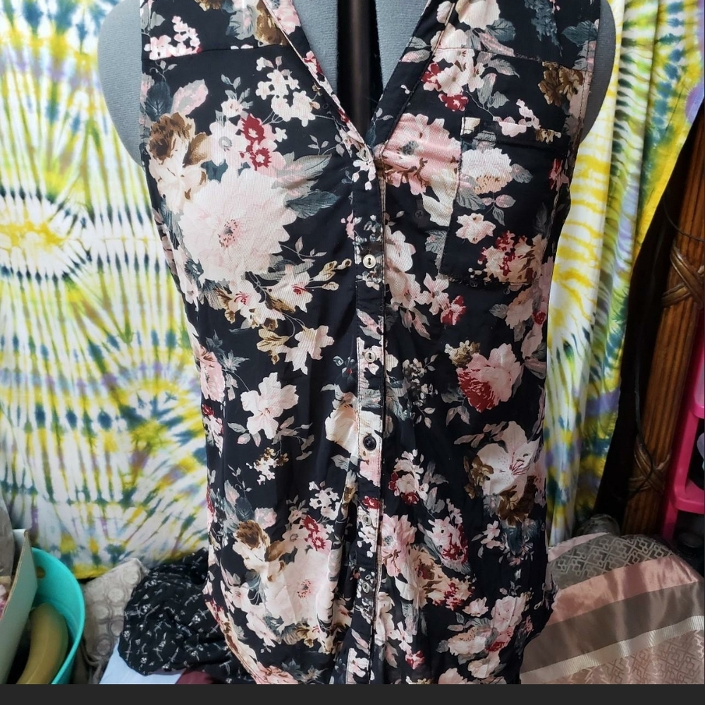 Black Sleeveless Button Down Shirt with Notched Collar